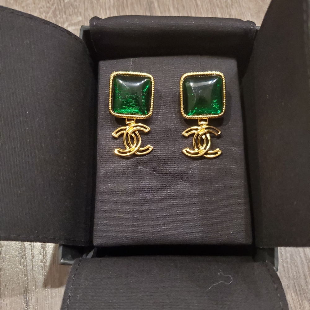 Chanel earring classic